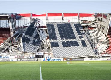 El viento derrumba parte del estadio del AZ Alkmaar