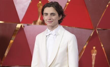 Timothée Chalamet aparece con look atrevido en el Festival de Venecia y desata la locura