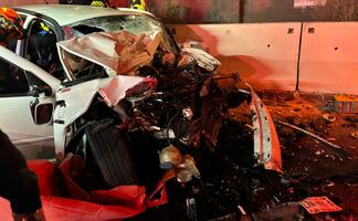 Choque en Calzada Ignacio Zaragoza deja 3 muertos y 2 heridos; auto compacto se impactó contra un camión de volteo