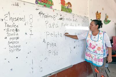Maestra de Tierra Caliente mantiene vocación pese a violencia y pobreza