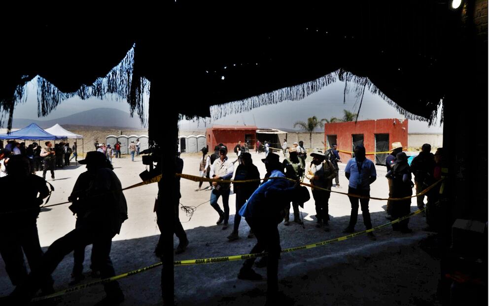 Madres buscadoras de diferentes estados del país recorrieron el rancho Izaguirre en Teuchitlán, Jalisco, el 20 de marzo de 2025. Foto: Diego Simón Sánchez/EL UNIVERSAL