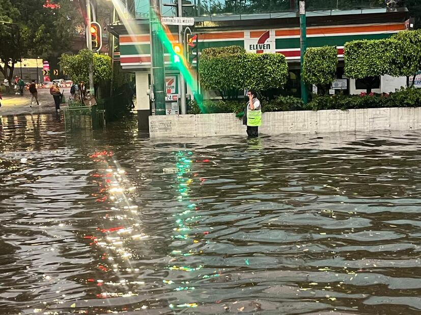 Fuertes lluvias ocasionan caos sobre Anillo Periférico. Foto: de Juan Carlos Wiliams