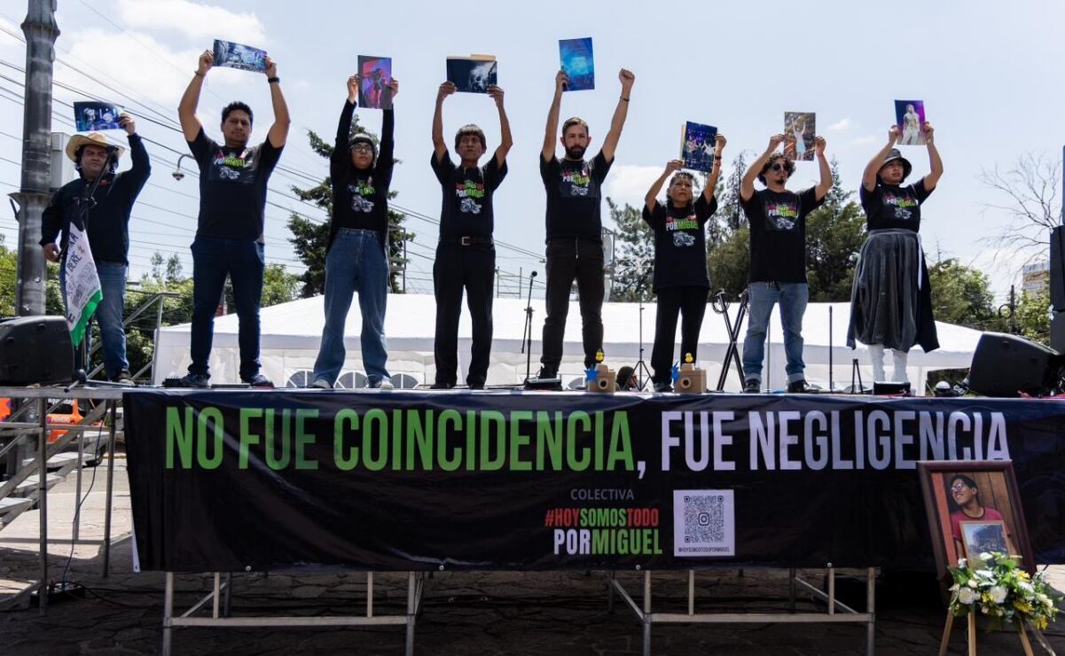 Familiares de Miguel Ángel Rojas organizaron un “anticoncierto” a las afueras del Parque Bicentenario. Foto: Hugo Salvador / EL UNIVERSAL