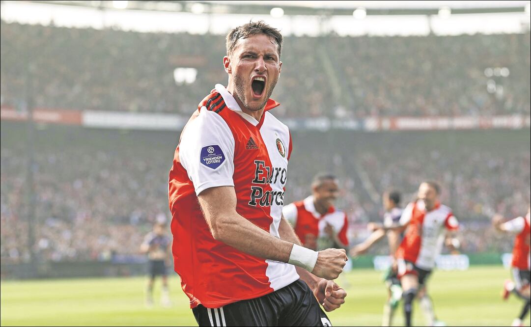 Santiago Giménez comenzará su tercer año en el futbol de Europa - Foto: EFE