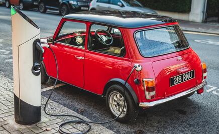 Así puedes convertir tu coche en auto eléctrico