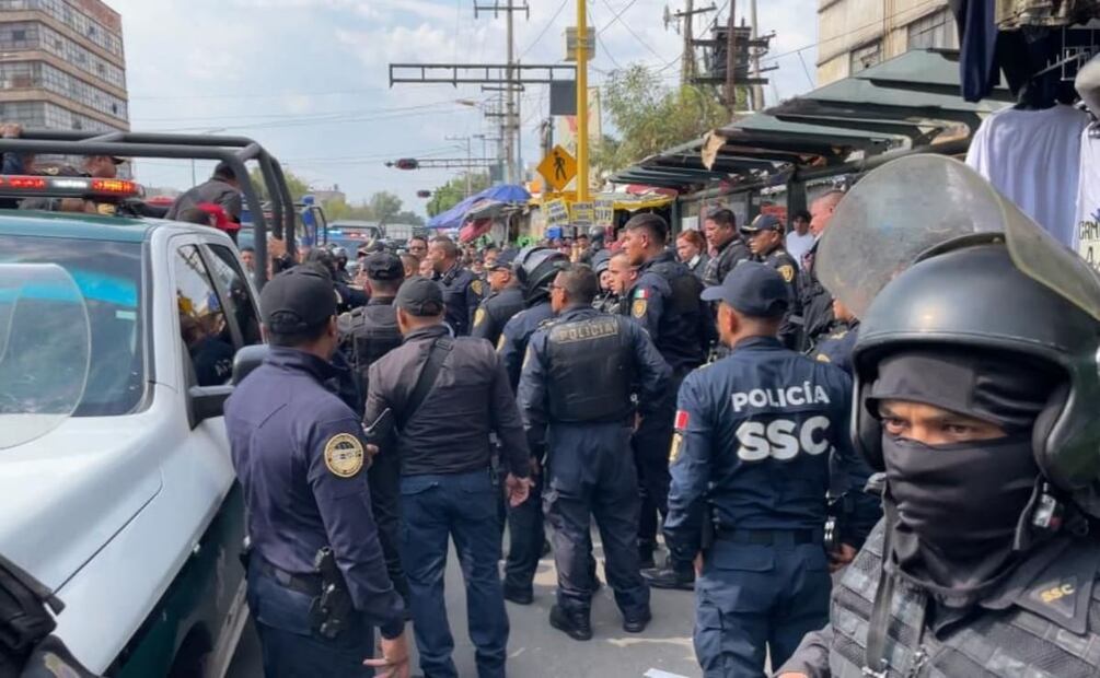 Bajo un fuerte despliegue policiaco, los detenidos fueron trasladados al ministerio público de la 50 agencia investigadora donde se les determinará su situación jurídica. Foto: Especial