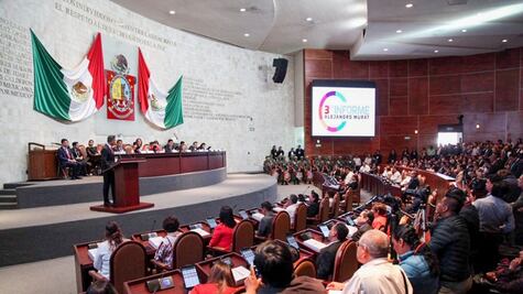 Murat destaca reducción de pobreza extrema en sus tres años de gobierno