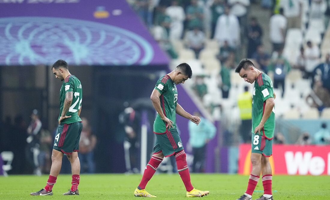 Jesús Gallardo, Luis Chávez y Carlos Rodríguez lamentando la eliminación / Foto: Imago7