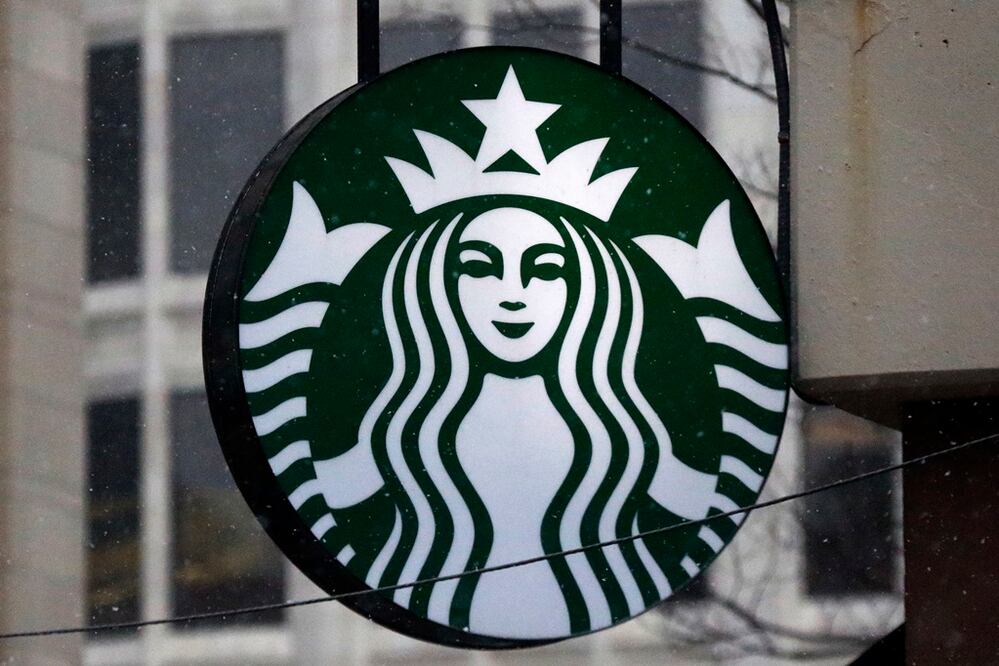 Starbucks cierra sucursales como parte del plan de recuperación. Foto: AP