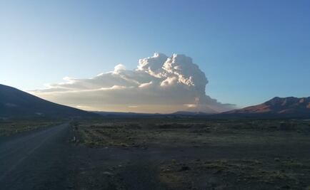 Evacuan a pobladores por lluvia de gases y cenizas tras explosión de volcán en Perú