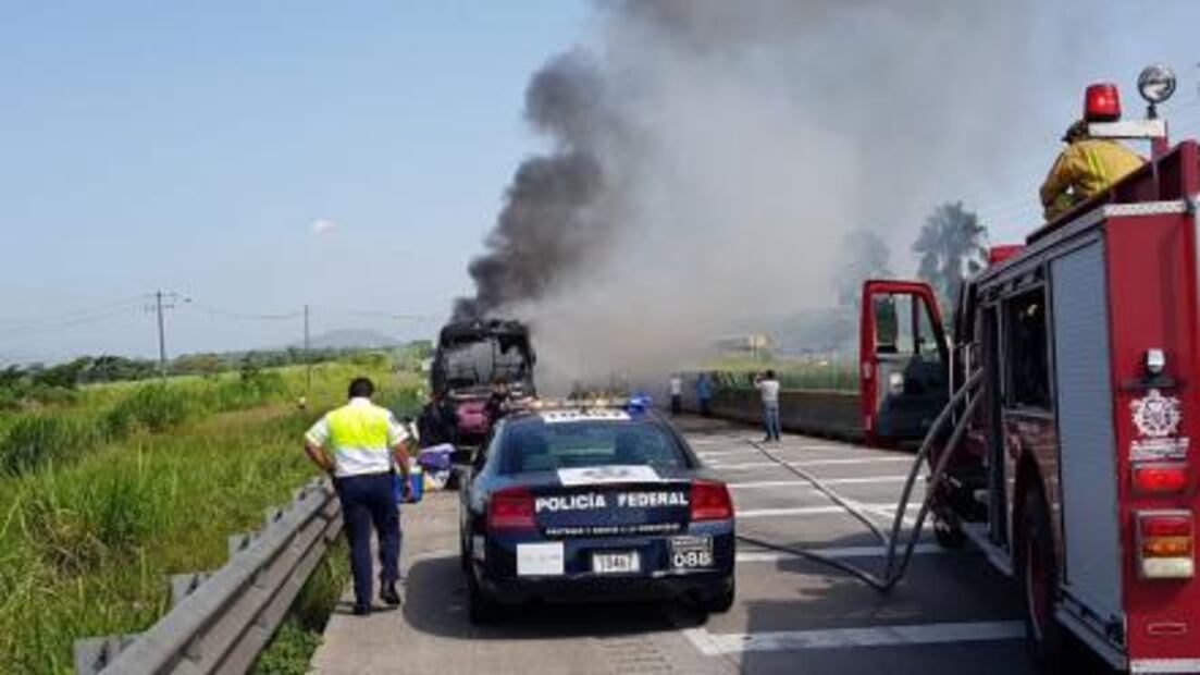 Se incendia autobús de pasajeros en autopista Córdoba-Veracruz