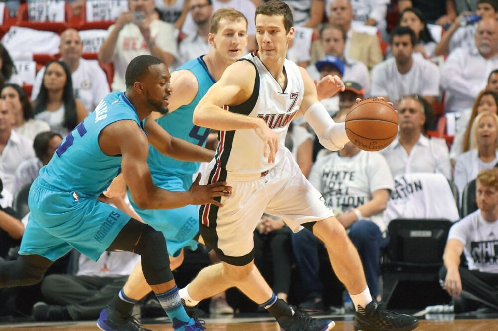 Goran Dragic (7), del Heat, contribuyó con 10 asistencias y 9 puntos (STEVE MITCHELL. USA TODAY SPORTS)