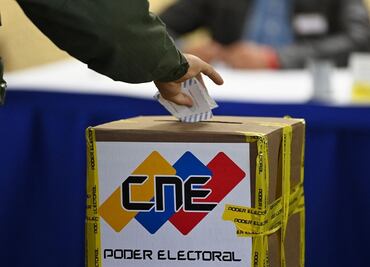 Cierran colegios electorales en Venezuela