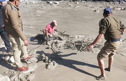 Sube a 14 los muertos en India tras rotura de glaciar
