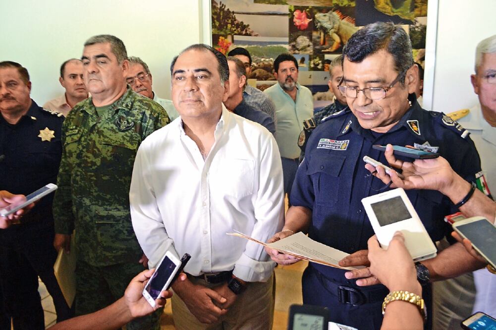 Después de sostener una reunión en privado con el alcalde de Acapulco, Evodio Velázquez en Chilpancingo, Astudillo convocó a una rueda de prensa (DASSAEV TÉLLEZ. EL UNIVERSAL)