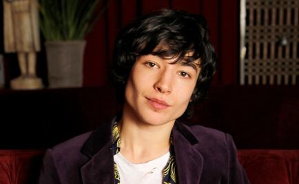 Contrario a Björk, Ezra Miller convive con fans en México