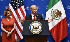 Embajador Ronald Johnson destaca colaboración de Trump y Sheinbaum contra fentanilo; protegemos salud de los jóvenes, dice