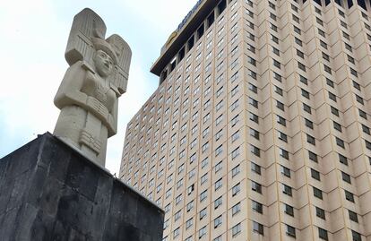 ¡Sí se pudo! Dice Batres al develar la escultura de La Joven de Amajac sobre Reforma