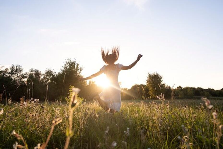La simplicidad como camino hacia la felicidad. Fuente: Freepik.