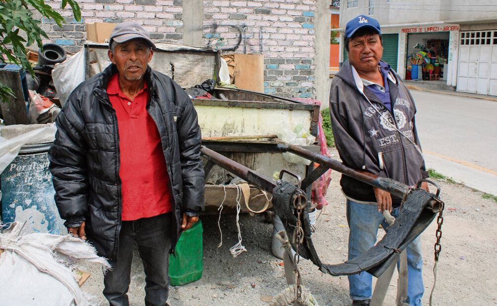 Maurilio recién se unió al gremio, mientras que Jesús se dedica al oficio desde hace más de 30 años y espera comprarse una moto. Foto: Darío Luna / EL UNIVERSAL