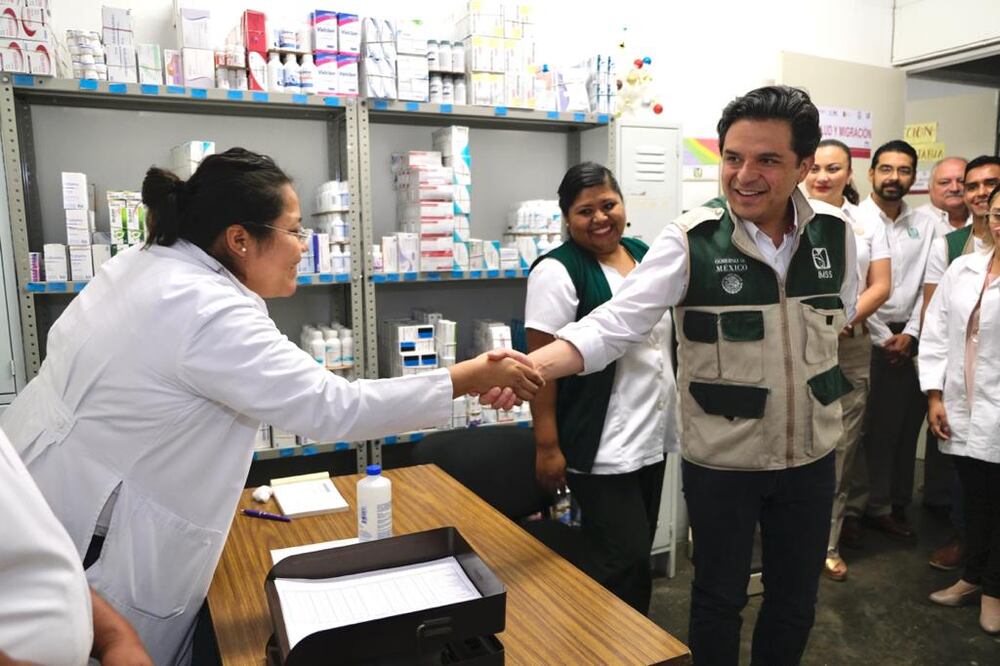 Zoé Robledo Aburto, director general del IMSS), de visita en Chiapas. FOTO: Especial