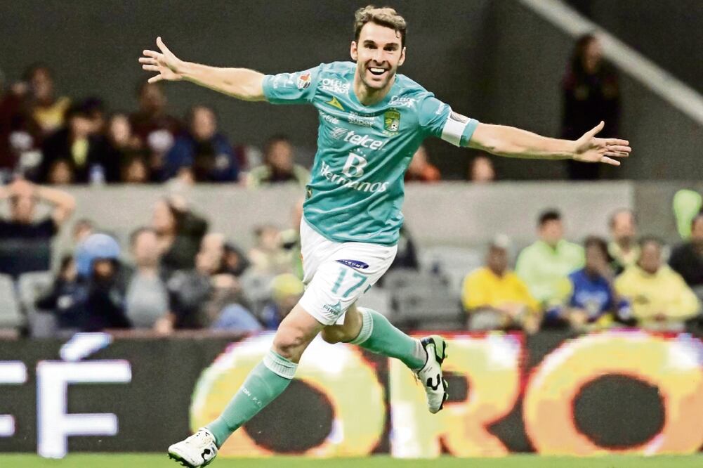 Mauro Boselli se convirtió en la figura esmeralda al “matar ” a un Ave que no pudo descifrar a su enemigo (JOSÉ MÉNDEZ. EFE)