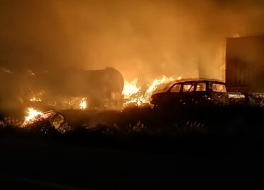 Se incendian cinco autos por carambola al sur de Veracruz