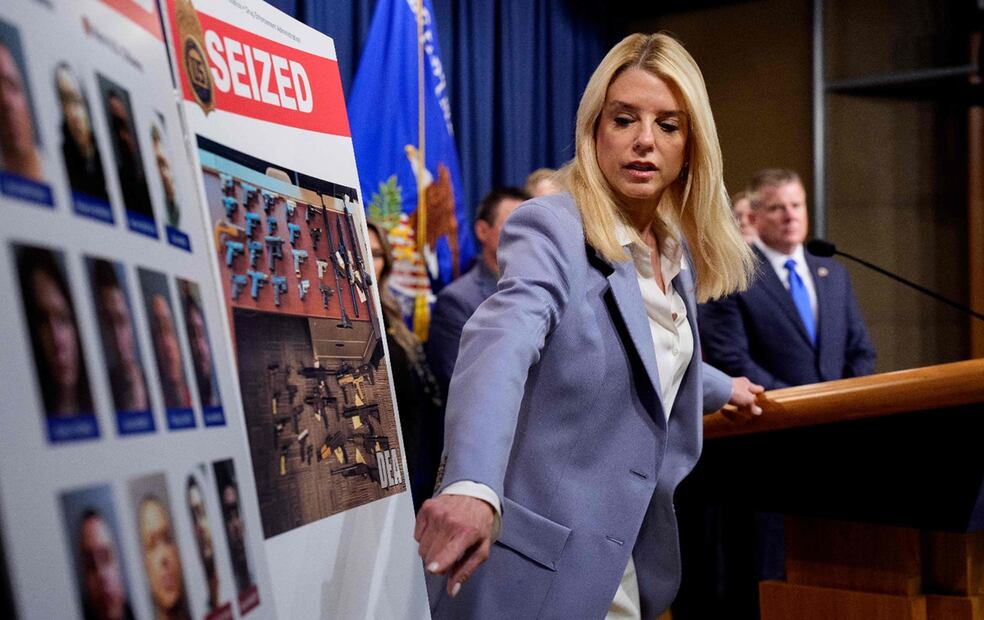 La fiscal general de Estados Unidos, Pam Bondi, anunció un decomiso de fentanilo en Nuevo México, el 6 de mayo de 2025. Foto: AFP