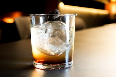 Prepara un drink con café con la receta de Antesala