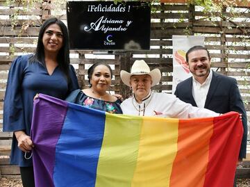 Con alcalde del PAN como padrino, celebran primer matrimonio igualitario en Guanajuato
