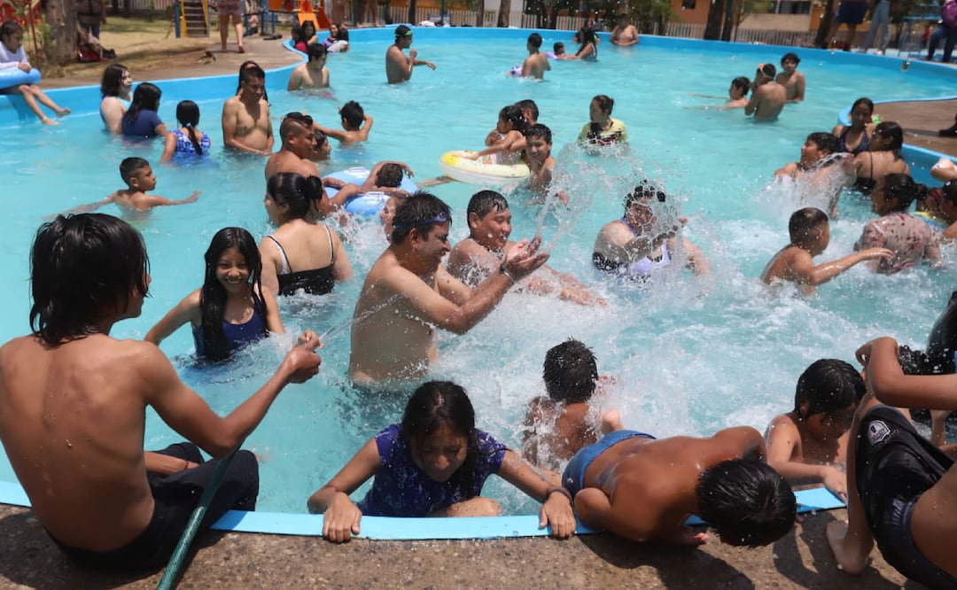 Habitantes de la alcaldía Álvaro Obregón visitan el balneario jalapa 2000 aprovechando los días de asueto. Fotos: Berenice Fregoso El universal