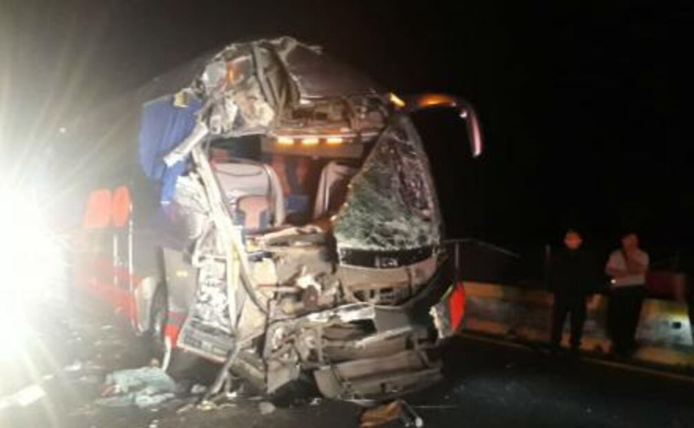 Choque entre autobuses en Veracruz deja al menos 10 heridos