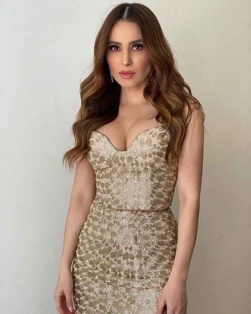 Cynthia Rodríguez tiene el look dorado perfecto para Navidad