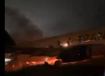 VIDEO: Avión se sale de la pista en Senegal, hay 10 heridos