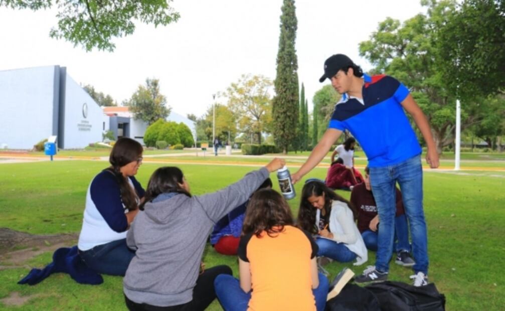 Universidad de Aguascalientes dona camioneta a grupo humanitario “Las Patronas”