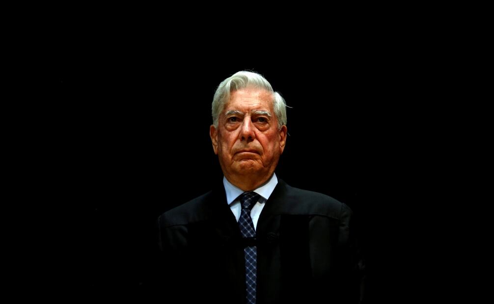 El Premio Nobel de Literatura peruano Mario Vargas Llosa, en una ceremonia donde le fue otorgado un título honoris causa por la Universidad Nova de Lisboa, en Lisboa, Portugal (22/07/14). Foto: AP