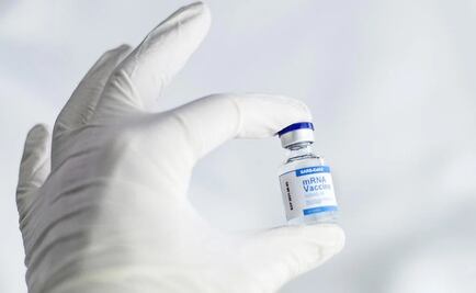 FDA pide a laboratorios fabricar dosis de refuerzo que combatan subvariantes de Covid