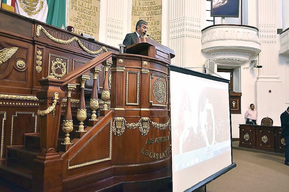 El diputado Raúl Flores asegura que la Asamblea busca que se contribuya a fomentar una cultura de paz, tolerancia y respeto a las mujeres. (TWITTER)