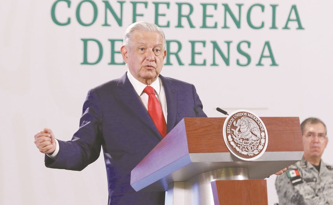 En la conferencia matutina de ayer, el presidente Andrés Manuel López Obrador criticó la negativa de la oposición para avalar un periodo extra de sesiones y discutir la revocación de mandato. Foto: Carlos Mejía. EL UNIVERSAL