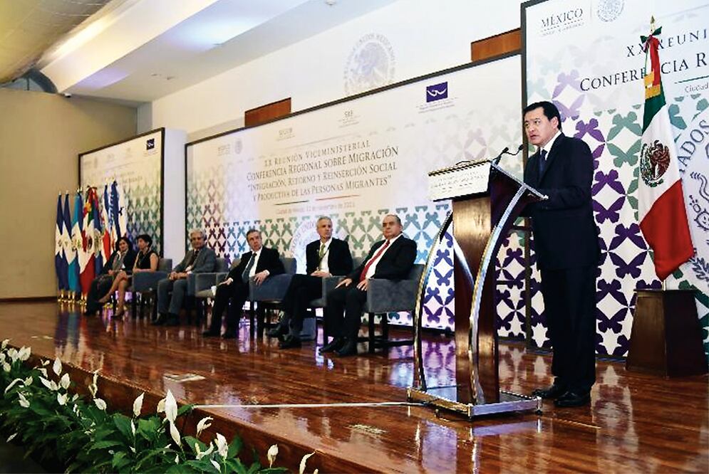 El secretario de Gobernación, Miguel Ángel Osorio, dice que han otorgado 124 mil tarjetas de Visitante Regional y de Visitante Trabajador Fronterizo, paradesincentiva la migración irregular (ESPECIAL)