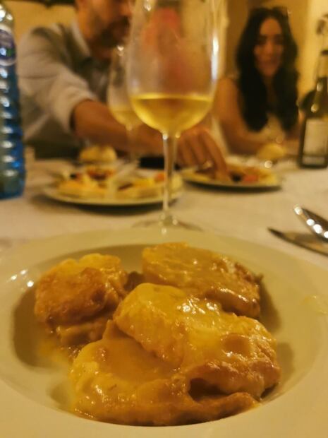 Patatas a la importancia, un platillo económico y rendidor con origen español 