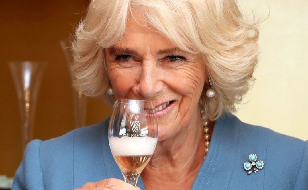 Camilla Parker Bowles aprendió algunos códigos de la reina Isabel II. Fuente: Instagram @royal_momentx
