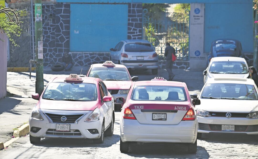 En San Pedro Mártir no hay transporte colectivo y los vecinos usan distintos tipos de taxi. Foto: Hugo García. EL UNIVERSAL