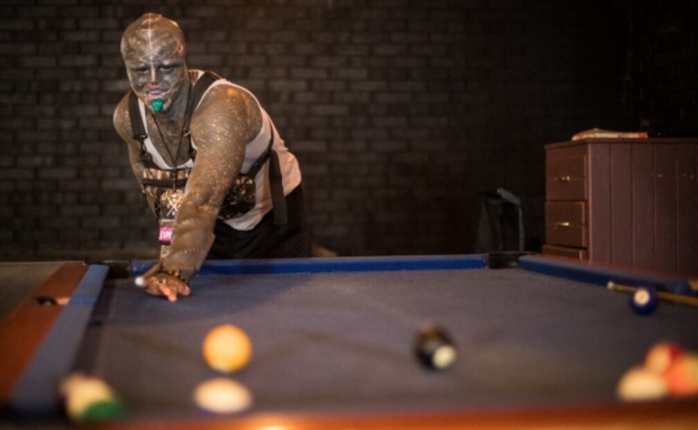 "Abran un poco más su mente": Un llamado por la no discriminación para personas con modificaciones corporales