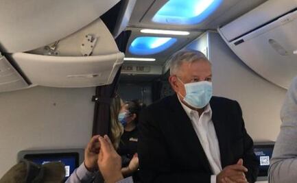 AMLO aborda vuelo comercial rumbo a Sonora para iniciar gira de trabajo el fin de semana