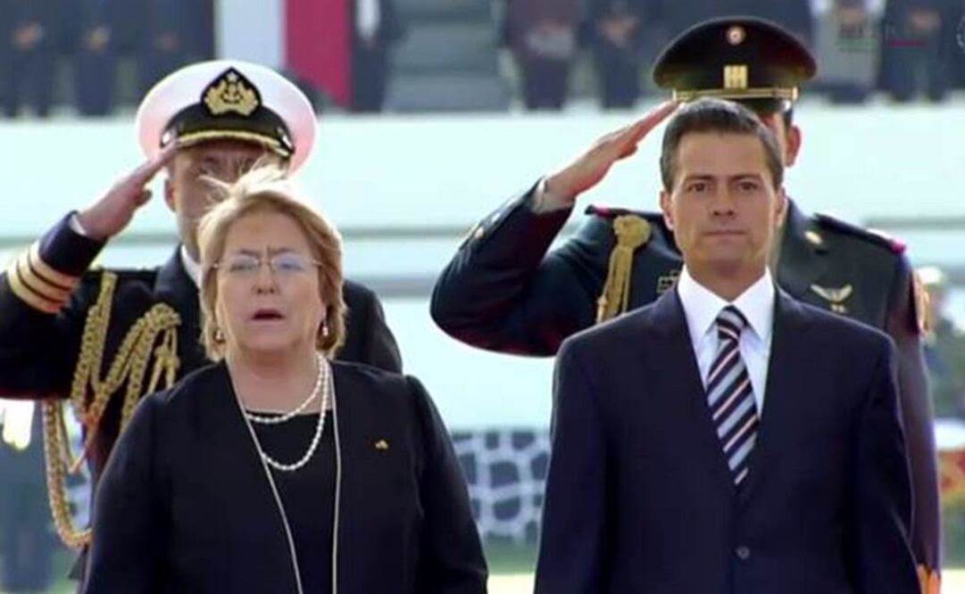 Reciben con honores a presidenta de Chile
