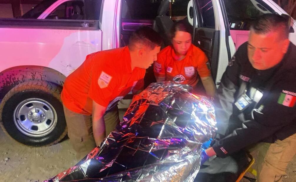 El INM informó que en un operativo, agentes del Grupo Beta, auxiliaron a las dos connacionales tras sufrir la caída. Foto: Especial