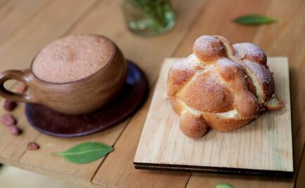 Enjoy pan de muerto in Mexico City!