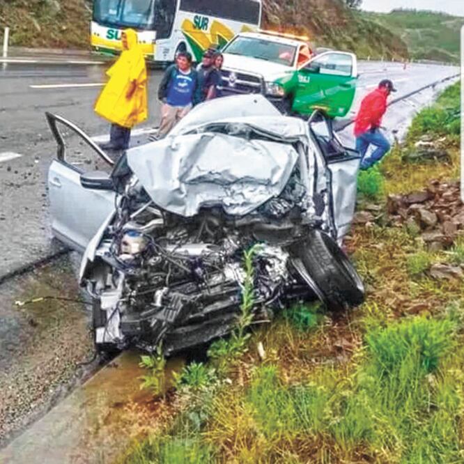 El 25 de julio el vehículo en el que viajaban el diputado Alejandro López Bravo y su suplente se impactó contra un Jetta, cuyo conductor murió. CORTESÍA