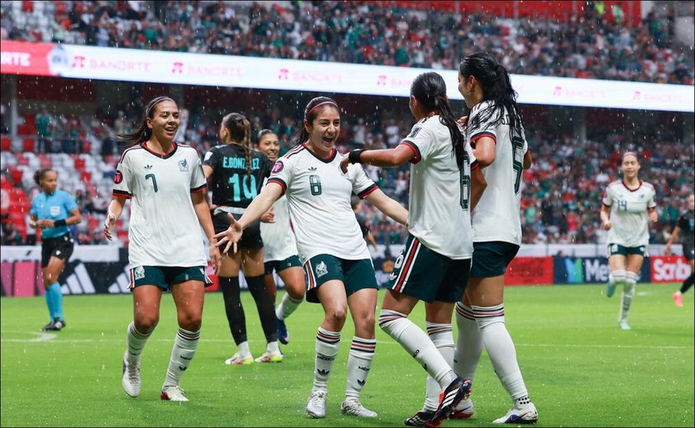 Selección Mexicana Femenil se acercó al Mundial y a los Juegos Olímpicos luego de humillar a Puerto Rico / FOTO: Alejandro Vargas - EL UNIVERSAL